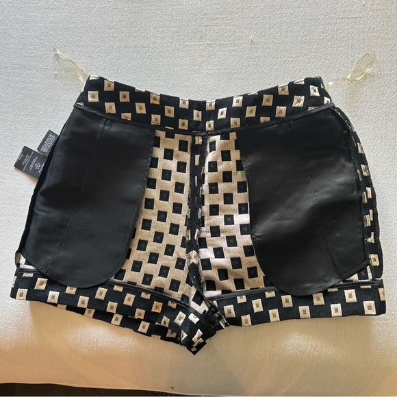 Sass & Bide “Strike A Pose” Black/Metallic Gold Shorts with pockets US Size 4 - Picture 14 of 15